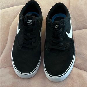Nike Men's Black and White Skate Sneakers